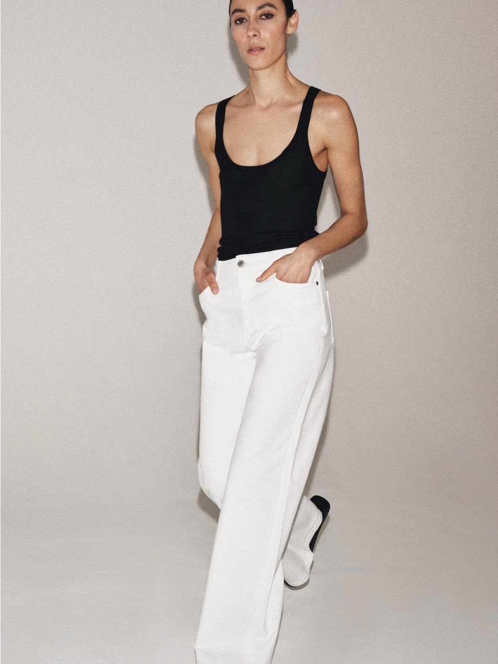 Zara Classic Wide-Leg White Pants - Elegant Everyday Style